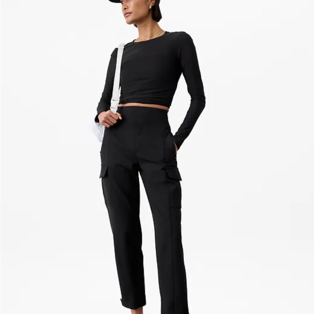 Endless High Rise Cargo Pant
Textured, stretch fabric in a tapered fit.